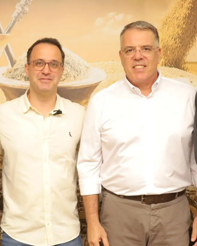 Eduardo Campos anuncia mudança na Saúde e agradece a Daniel Kayatt pela colaboração